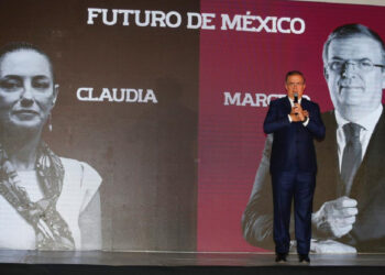 Ebrard alerta de riesgo en interna de Morena; denuncia cargada oficial por Claudia