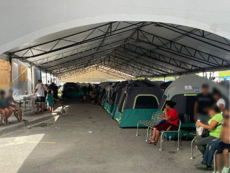 Habilitan en Matamoros albergue para migrantes que esperan trámite de asilo en EU