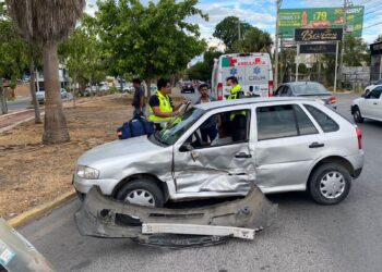 Otro fuerte choque en el peligroso crucero !3 y Bulevar López Mateos de Cd. Victoria