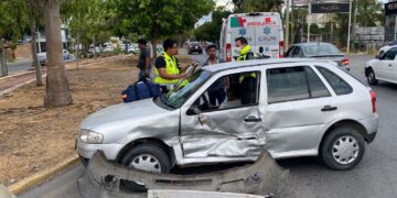 Otro fuerte choque en el peligroso crucero !3 y Bulevar López Mateos de Cd. Victoria