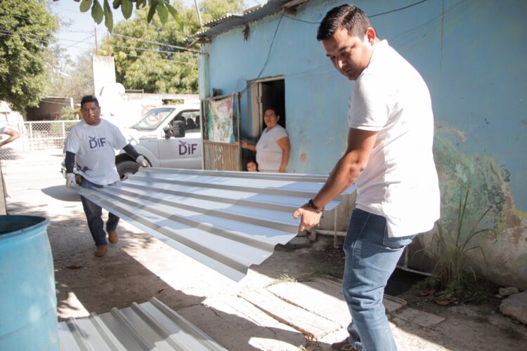 Sistema DIF Tamaulipas entrega 500 láminas a familias de Jaumave
