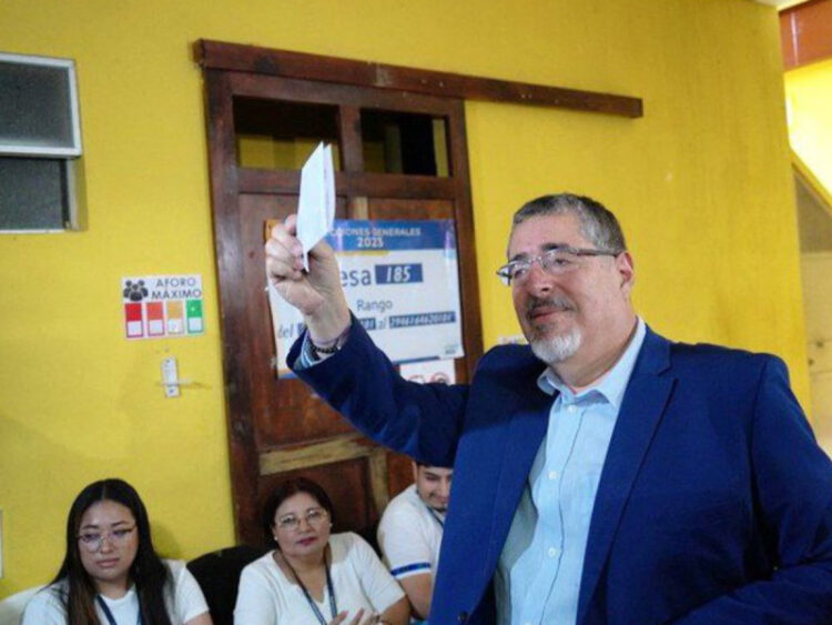 Bernardo Arévalo gana la presidencia de Guatemala