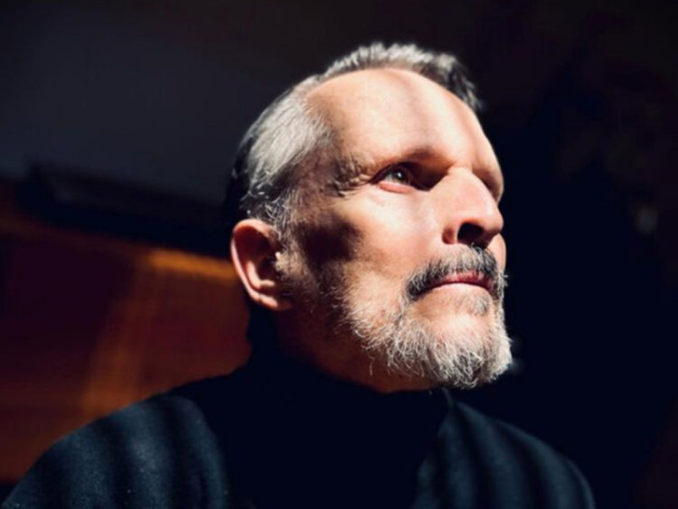 Recuperan camioneta de Miguel Bosé que ladrones se llevaron tras robo en su casa