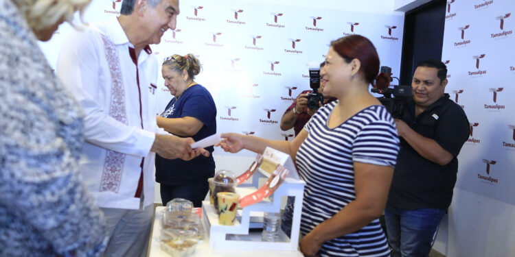 Américo Villarreal impulsa con créditos a pequeñas y medianas empresas en Tamaulipas 