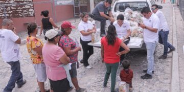 Entrega DIF Tamaulipas apoyos a 30 familias  damnificadas por tromba en  Miquihuana