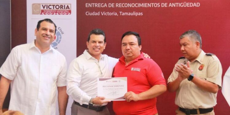 Festeja el Ayuntamiento de Cd. Victoria a los bomberos en su día