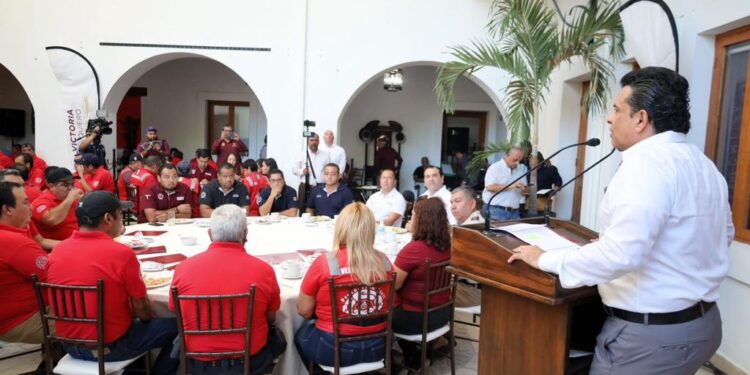 Festeja el Ayuntamiento de Cd. Victoria a los bomberos en su día