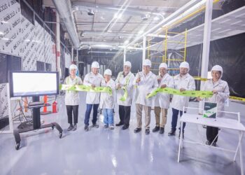 Inaugura Américo Villarreal proyecto en planta Valeo de Río Bravo
