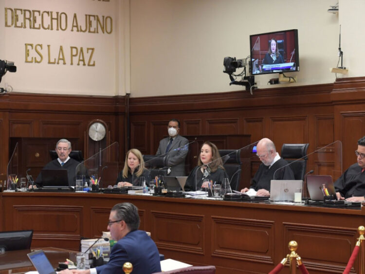 Corte admite reclamación de la SEP y la Consejería por libros de texto