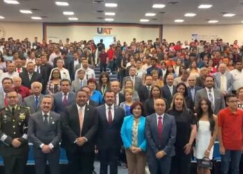 Asume René Salinas nuevo período directivo en la Facultad de Comercio de Nuevo Laredo