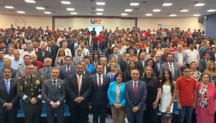 Asume René Salinas nuevo período directivo en la Facultad de Comercio de Nuevo Laredo