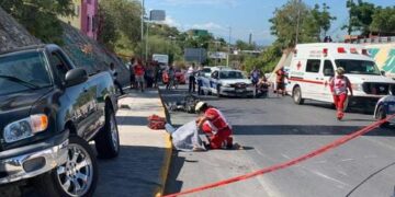 Muere repartidor de comida al ser embestido por camioneta