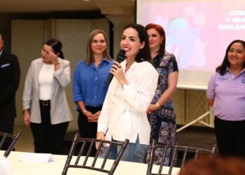 Capacitan a mujeres panistas en cabildeo y oratoria parlamentaria