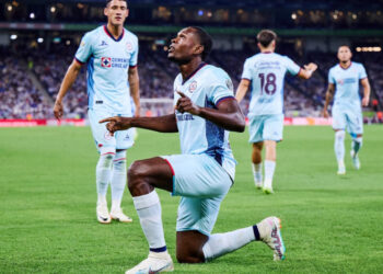 Cruz Azul despierta y se impone 2-1 a Rayados de Monterrey