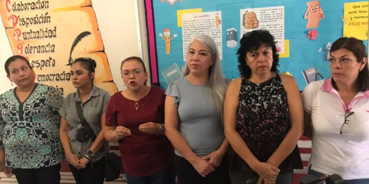 Maestros desconocen con paro a Director de Secundaria Técnica 54 de la Col. Libertad