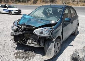 Cuatro heridos al impactar auto con tráiler en ruta Victoria-Jaumave