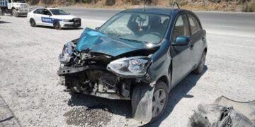 Cuatro heridos al impactar auto con tráiler en ruta Victoria-Jaumave