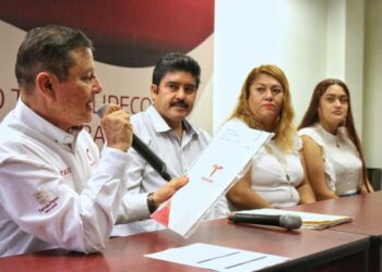 Entrega ITAVU escrituras a familia que esperó 22 años