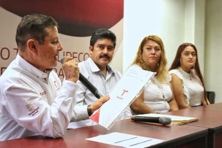 Entrega ITAVU escrituras a familia que esperó 22 años