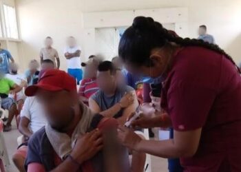 Aplican refuerzo de vacuna contra COVID-19 en CEDES Reynosa