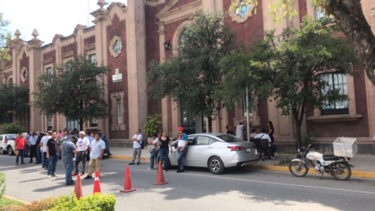 Bloquearon trabajadores de salud la alameda 17 Guerrero y Bravo en Victoria