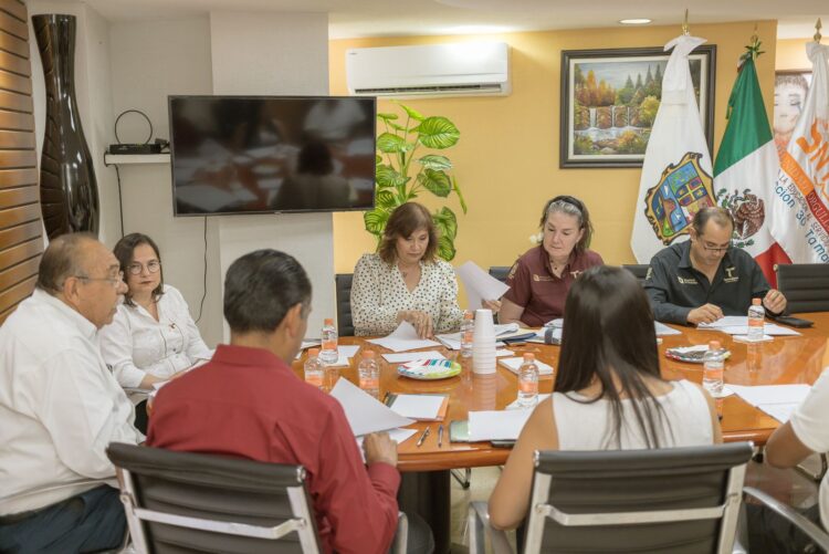 SET presente en la Sección 30 del SNTE, en sesión de fideicomiso de apoyo a las tecnologías