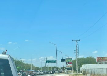 Abarrotan puentes internacionales para comprar artículos libres de impuestos