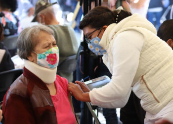 Cofepris aprueba uso de nueva vacuna contra influenza para adultos mayores de 65 años