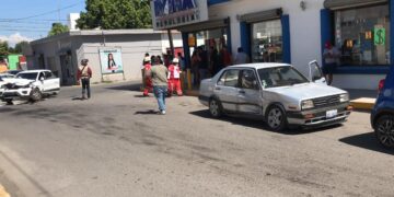Fuerte choque de vehículos en crucero del 9 y Bravo de Cd. Victoria