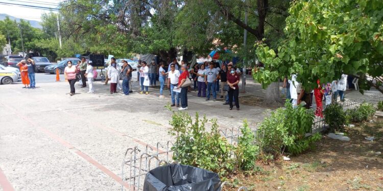 Desalojan Clínica del ISSSTE en Victoria por supuesta fuga de gas