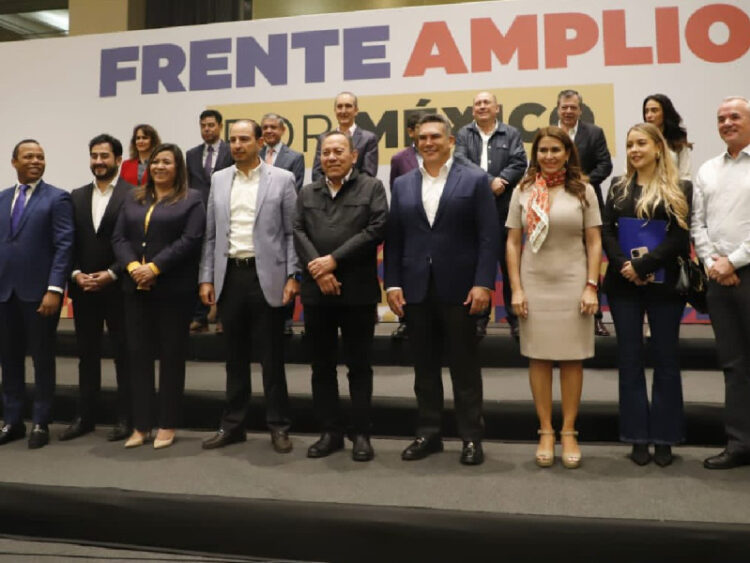 Siete aspirantes presidenciales del Frente Amplio por México cumplen con firmas