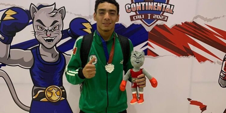 Plata y bronce para boxeadores tamaulipecos en torneo continental en Colombia