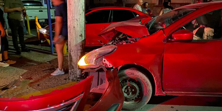 Un herido en accidente provocado por paso de alto