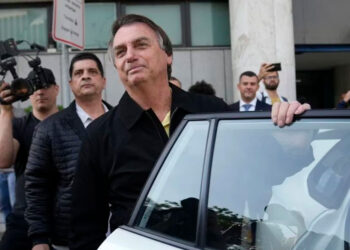 Bolsonaro ingresa a hospital para revisión médica