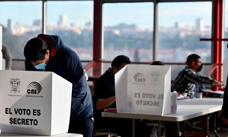 Retos múltiples para el próximo presidente de Ecuador