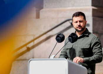 Zelenski pide acelerar la incorporación de F-16 para ucrania