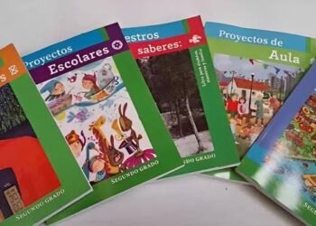 Insiste AMLO en que el freno a los libros de la SEP es arbitrario
