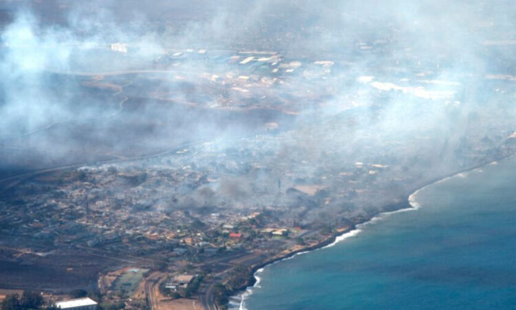 Incendio forestal afecta la isla Maui en Hawaii