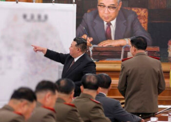 Kim Jong-un llama a su ejército a prepararse ante posible conflicto.