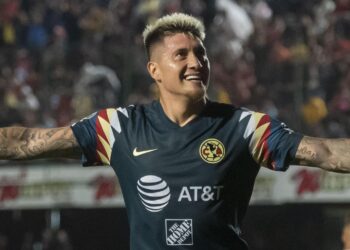 Nicolás Castillo regresa al fútbol y entrena con Universidad Católica