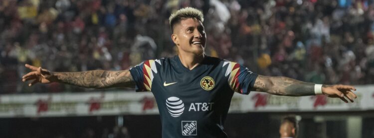 Nicolás Castillo regresa al fútbol y entrena con Universidad Católica