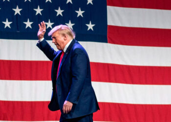 Ausencia de Trump marca el debate republicano en Milwaukee