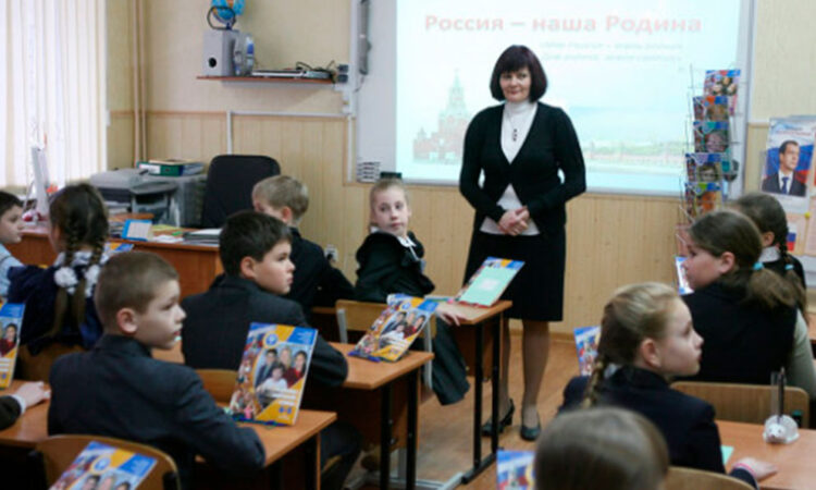 Proponen requerir conocimiento del idioma Ruso para ingreso escolar