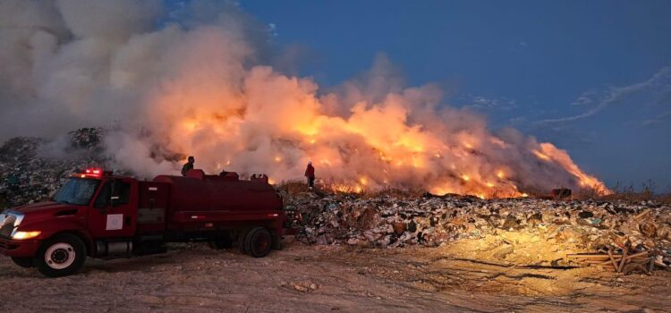 Basurero Municipal amanece en llamas