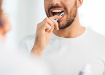 Tu cepillo de dientes podría delatar tu hígado