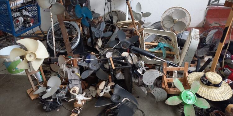 Quitan a reos de Victoria “lujos” y armas