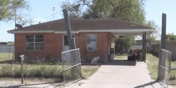 Encuentra a su madre ahorcada