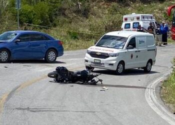 Muere motociclista al chocar con auto en Antiguo Morelos