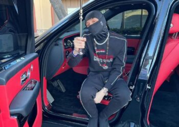 Peso Pluma y su impresionante colección de autos de lujo