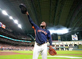 Framber Valdez pone en alto el talento latino en la MLB